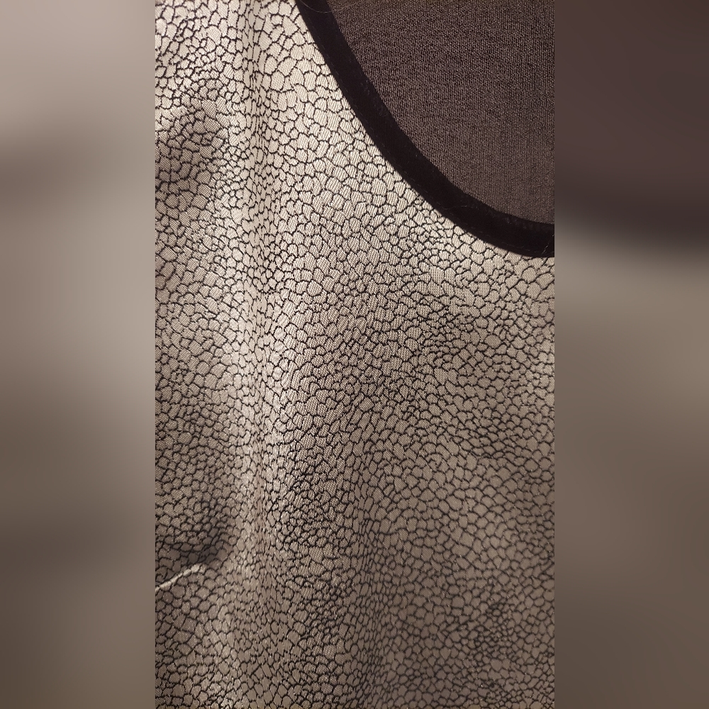EUC LIKE NEW! Perfect NYE Silver print tank top, sheer back - large - Picture 4 of 5